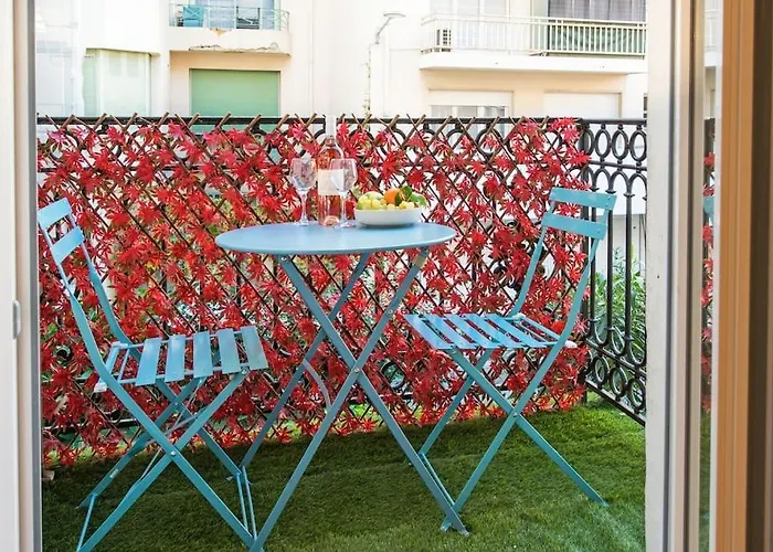 - - Superbe Studio Avec Balcon - Nice Centre - -