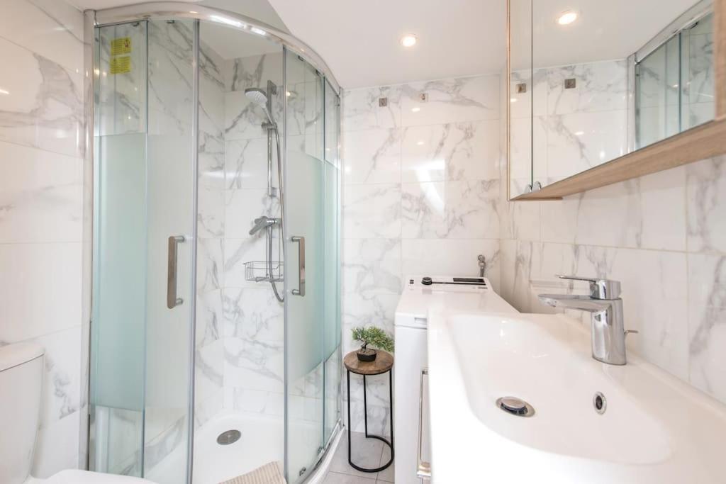 - - Superbe Avec Balcon - Centre - - Appartamento *